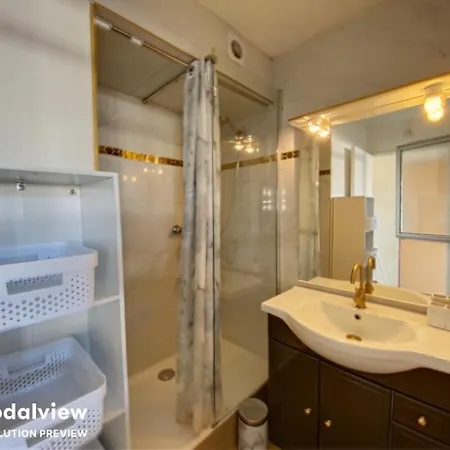 Les Pieds Dans L'eau Apartment *