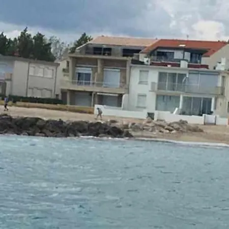 Les Pieds Dans L'eau *